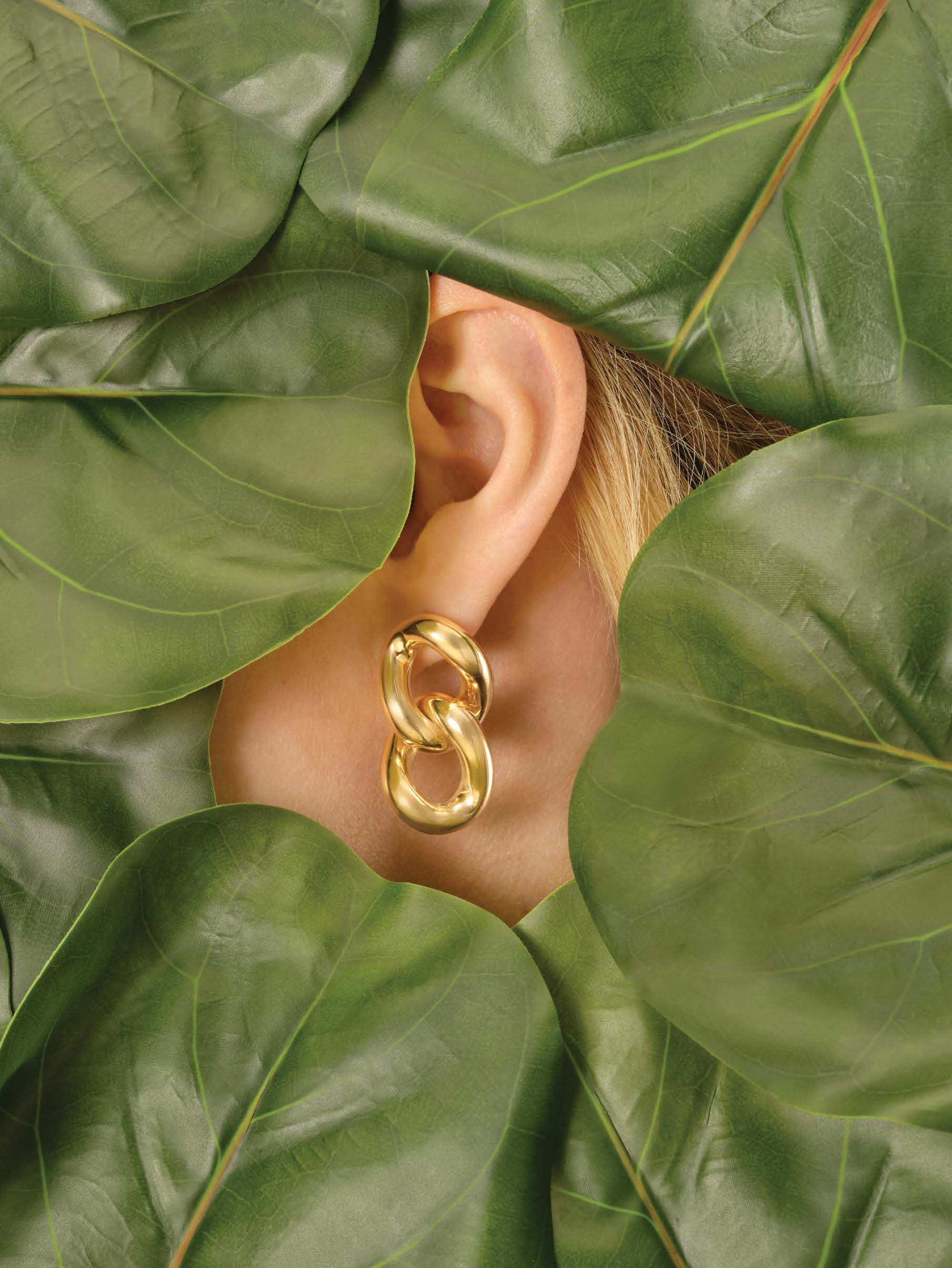14K gold link dangle earrings, detail view