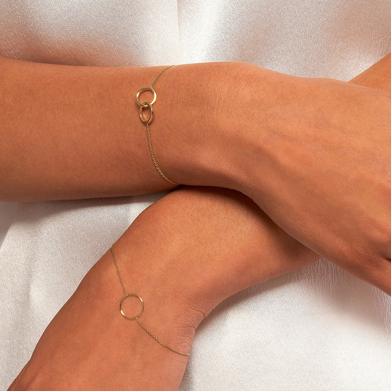 14K gold circle harmony bracelet, minimalist interlocking circles