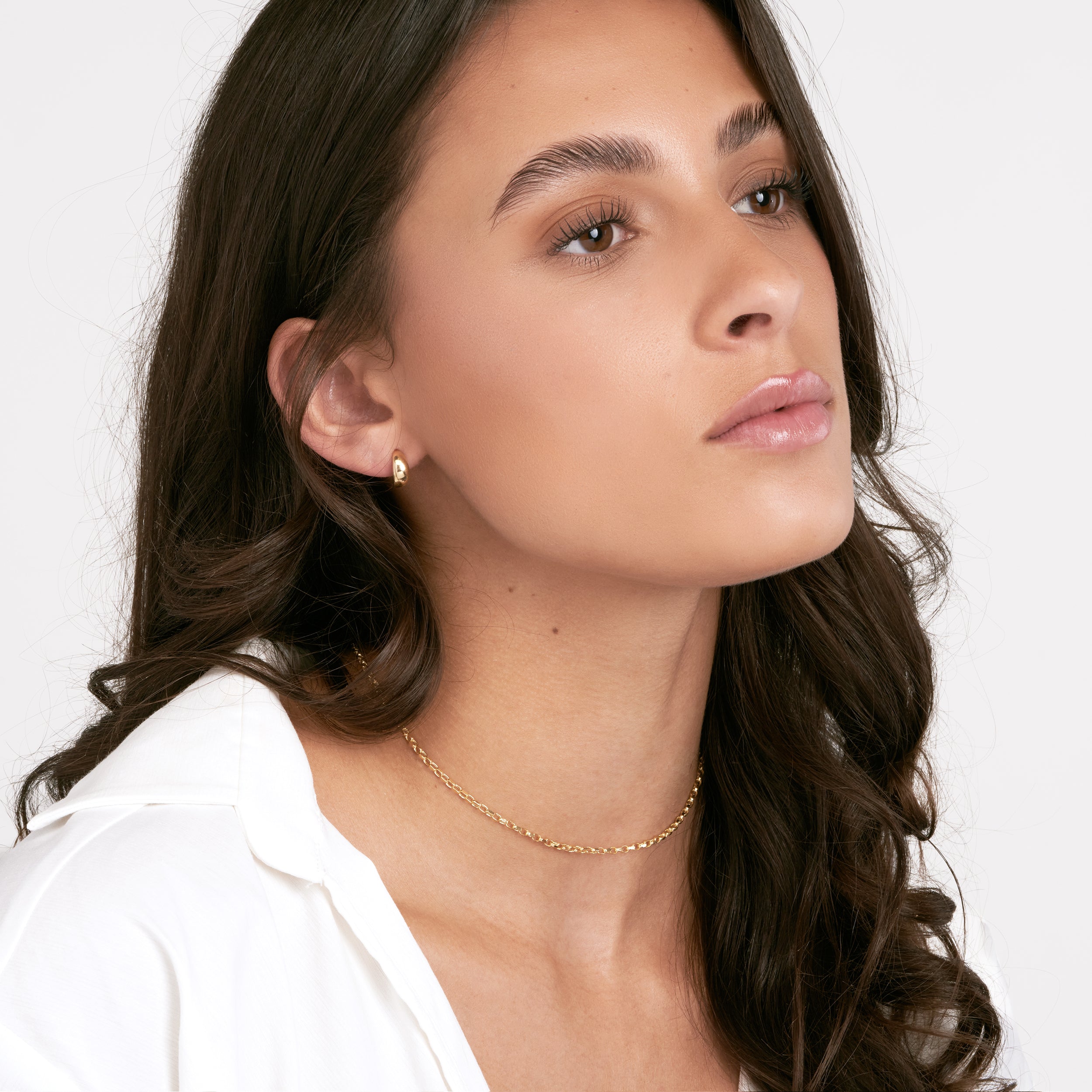 14K gold mini link choker chain, detail view