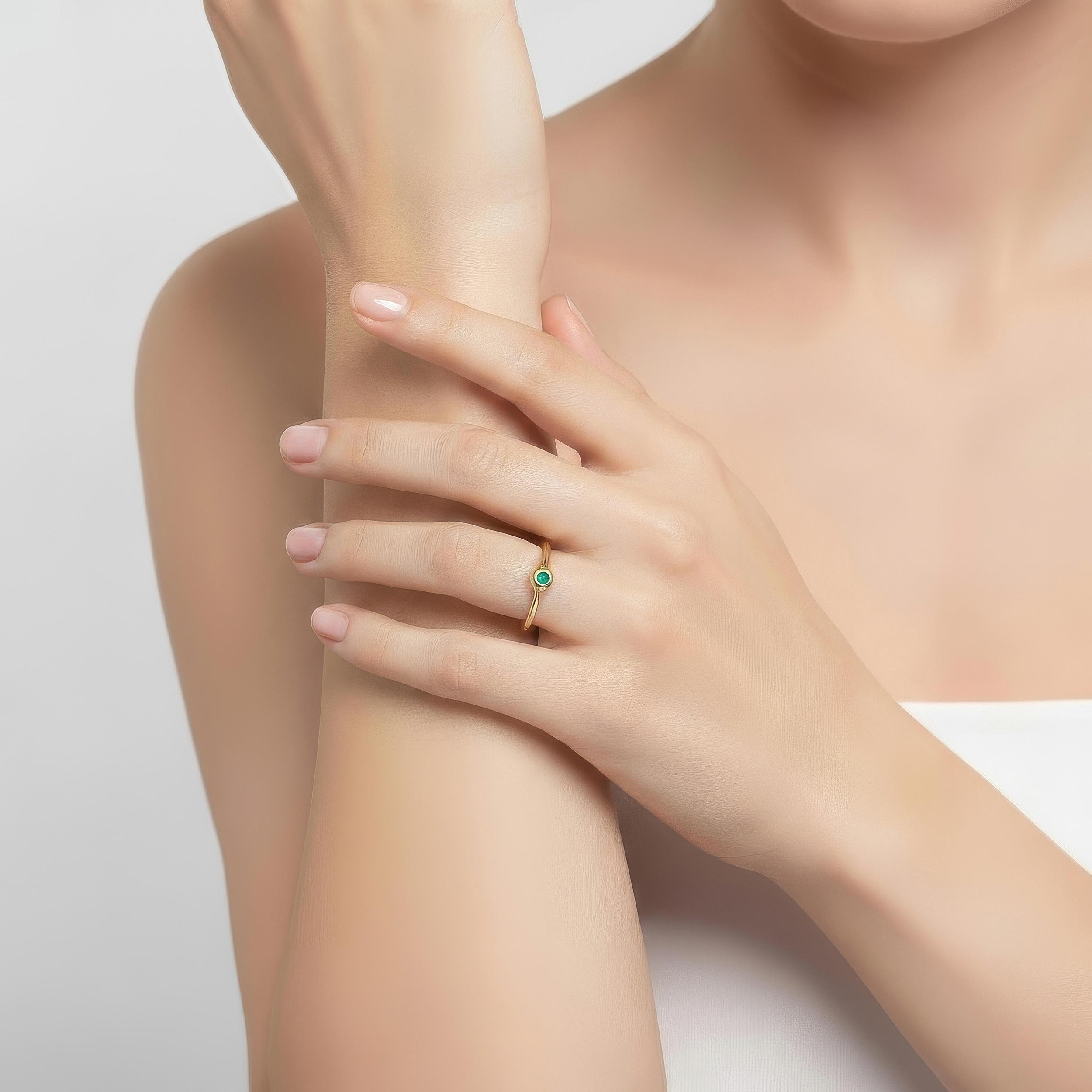 Emerald Bezel Wire Wrap Ring in 14K Yellow Gold