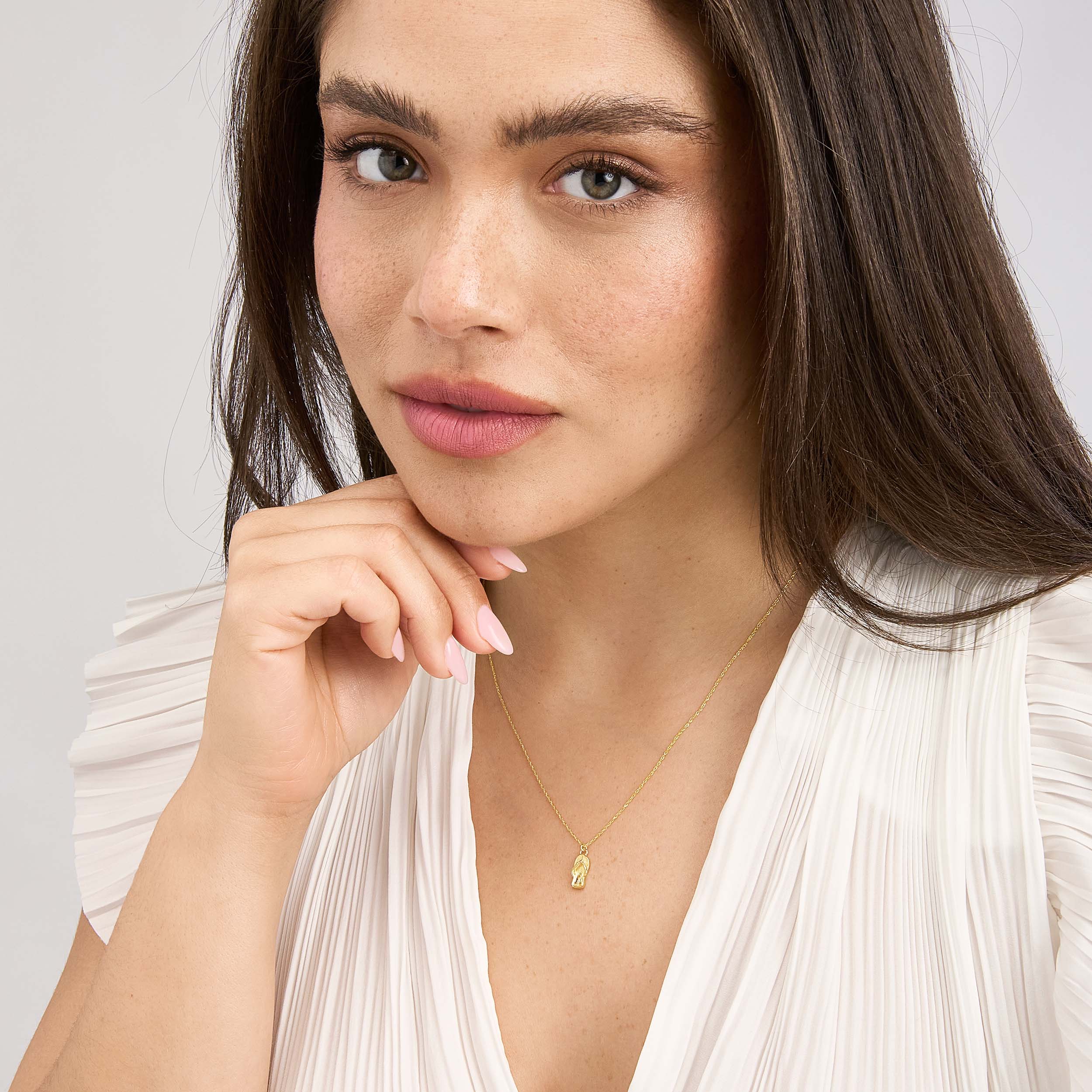 14K gold flip flop pendant necklace, detail view